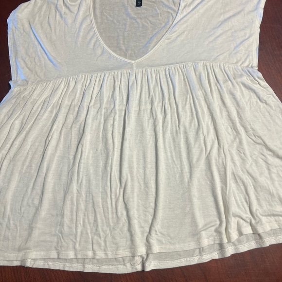 The Rodeo Quincy T-Shirt for women features a Cowgirl pattern with a heart desig - Picture 1 of 3